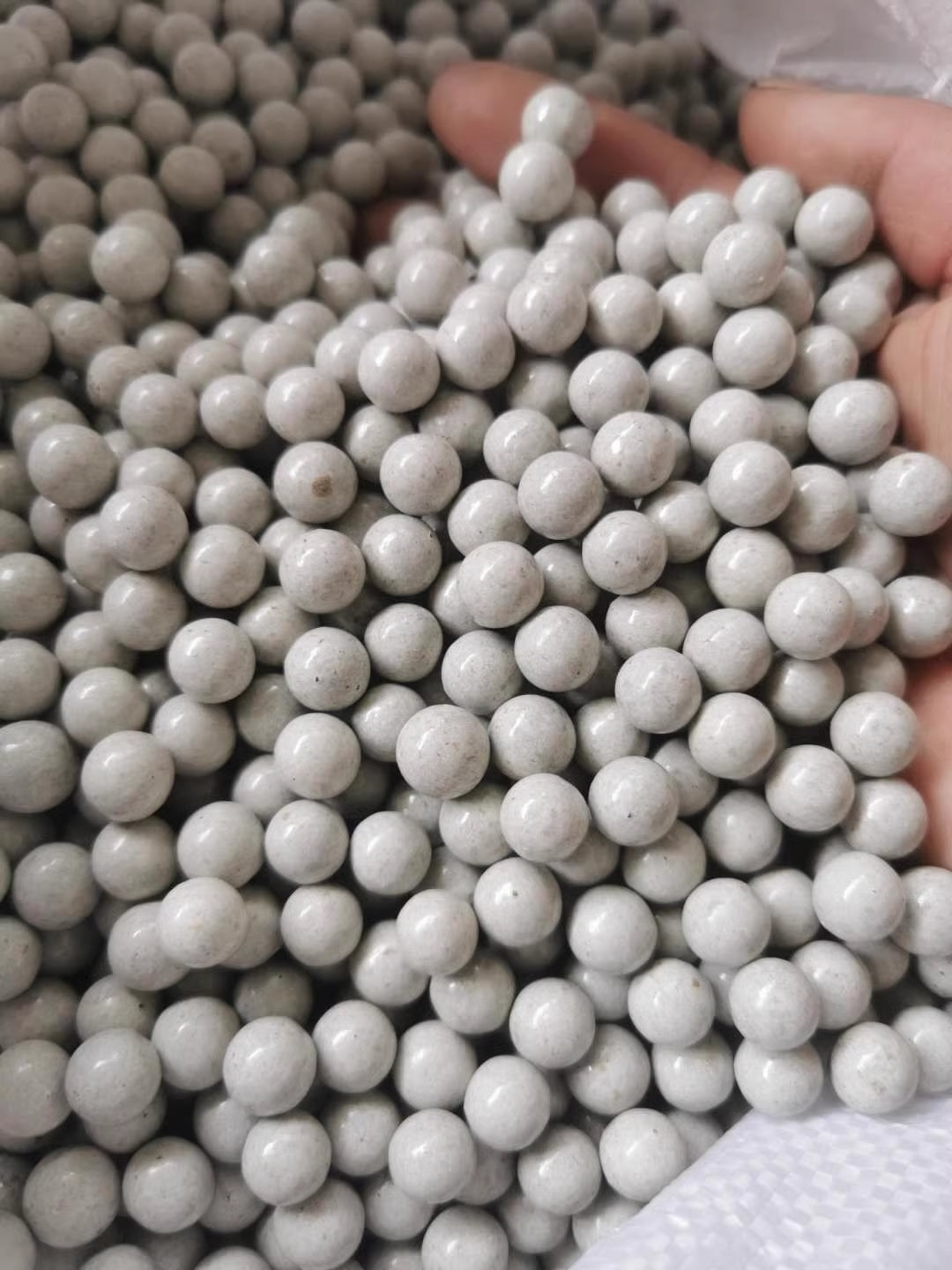 Magnetic Clay Pellets -B07W